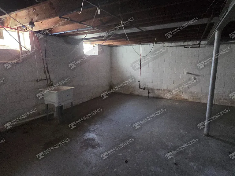 18627 Curtis St — Photo 25