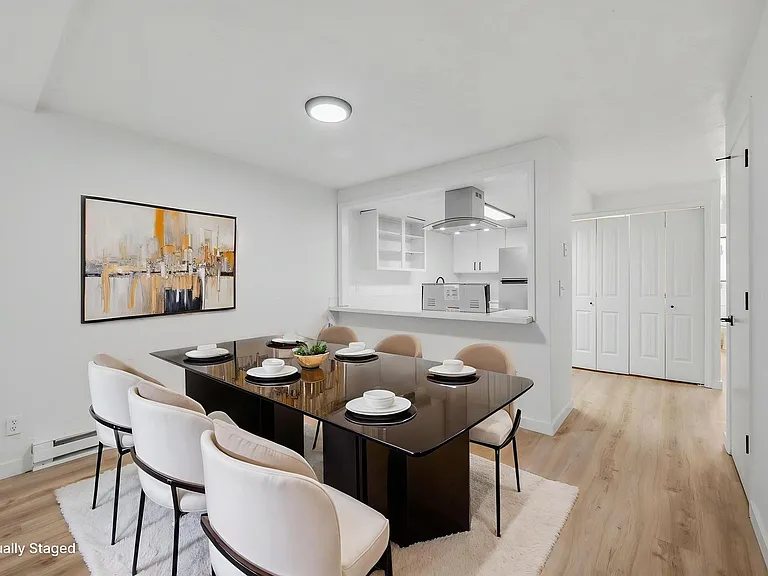 Hilltop Apartments — Photo 12