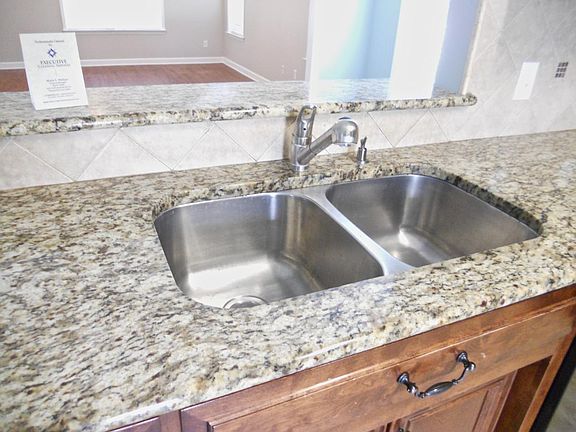 4th image of 5095 Greyfield Pl N