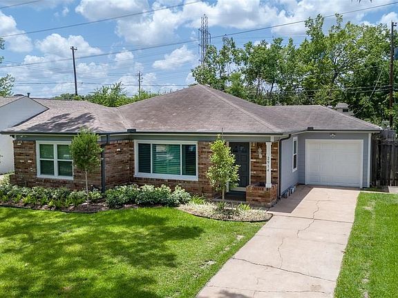 2nd image of 2914 Suffolk Dr