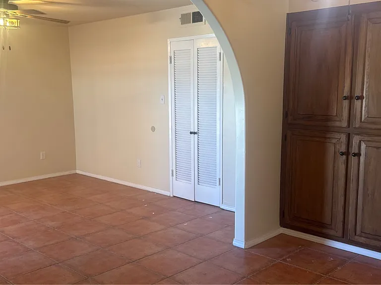 2318 Hasti Acres Dr — Photo 11