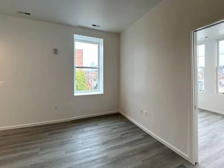 725 W Pratt St. — Photo 91