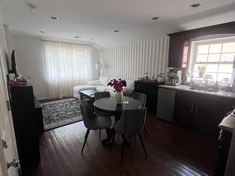 2721-2723 Hering Ave #1 — Photo 2