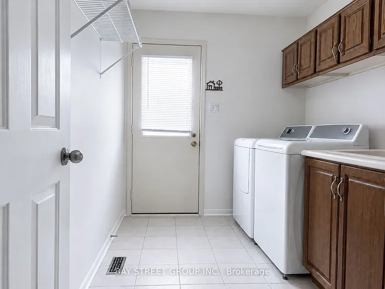 1469 Sprucewood Ter — Photo 16