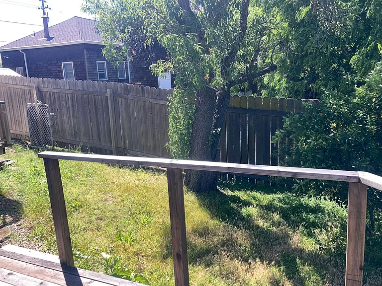 615 E I St — Photo 24