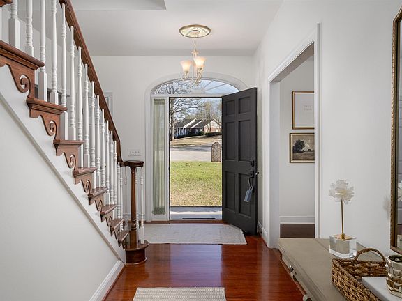 2nd image of 109 Kingsley Cir