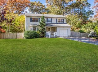 32 Wellington Rd, Middle Island, NY 11953