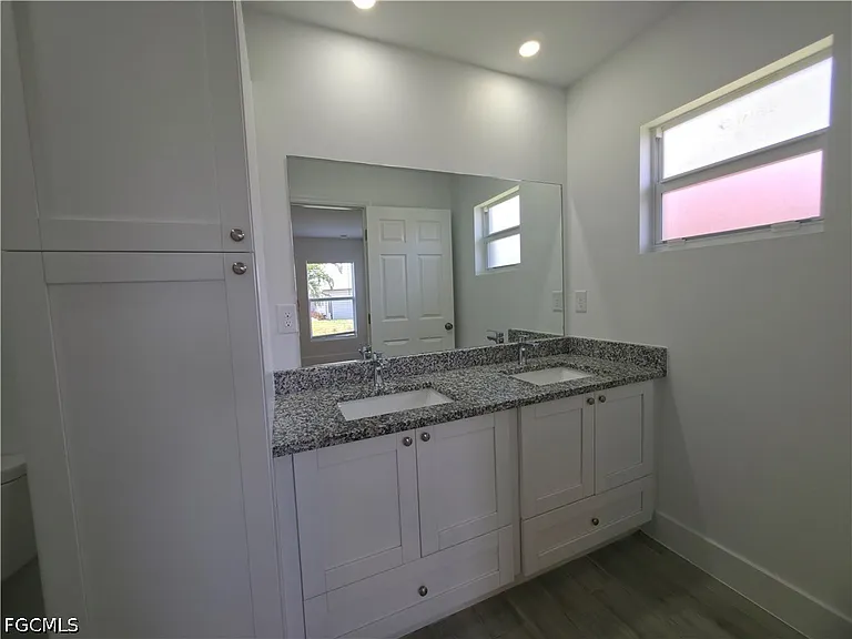 2907 SW Santa Barbara Pl — Photo 19