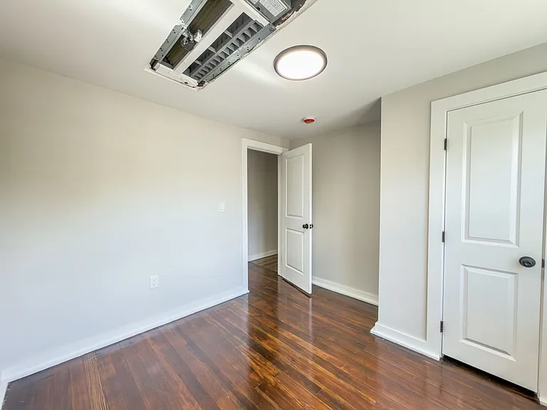 560 Howard Ave — Photo 54