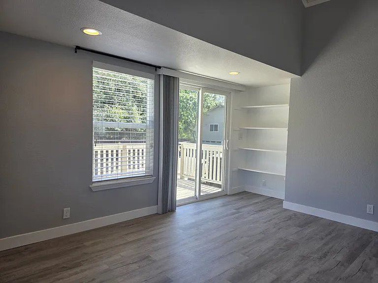 780 W Cotati Ave — Photo 34