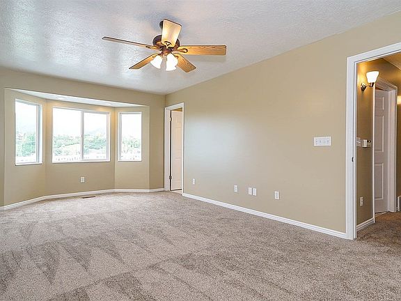 4th image of 1693 Hillsboro Dr