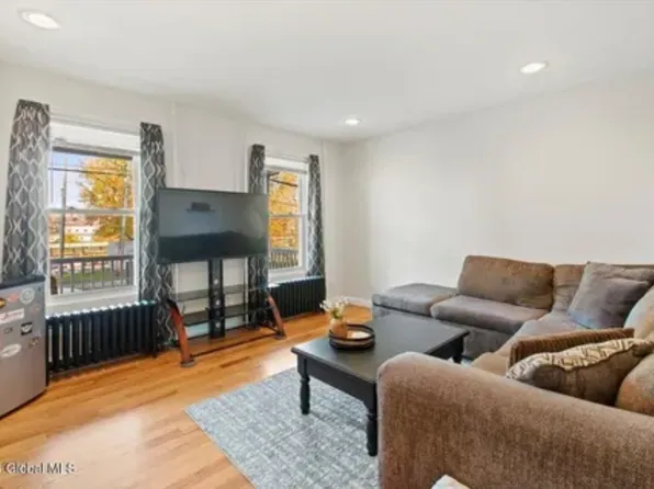 550 East St, Rensselaer, NY