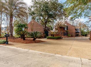 19 Sauvolle Ct, Ocean Springs, MS 39564