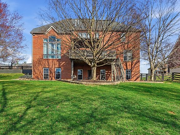 4th image of 20 Stoney Brook Dr