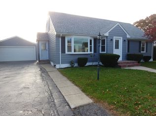 22 Coolidge St, Dartmouth, MA 02748