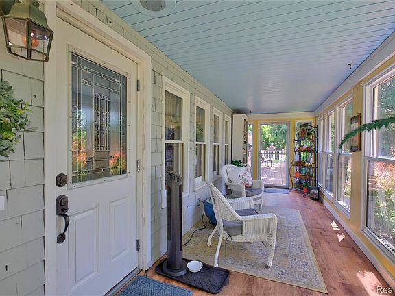 5th image of 75 W Burdick St