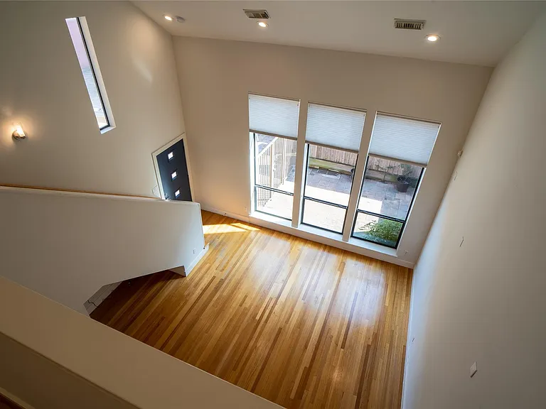 4327 Eigel St — Photo 12