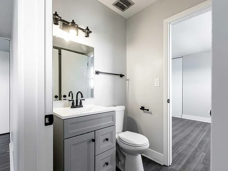 Grand Park Apartments — Photo 9