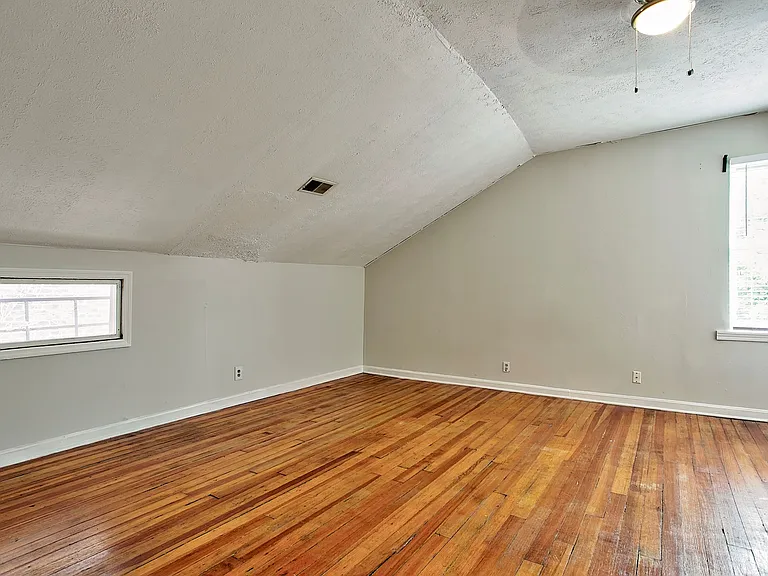 125 W 5th St #3 — Photo 6