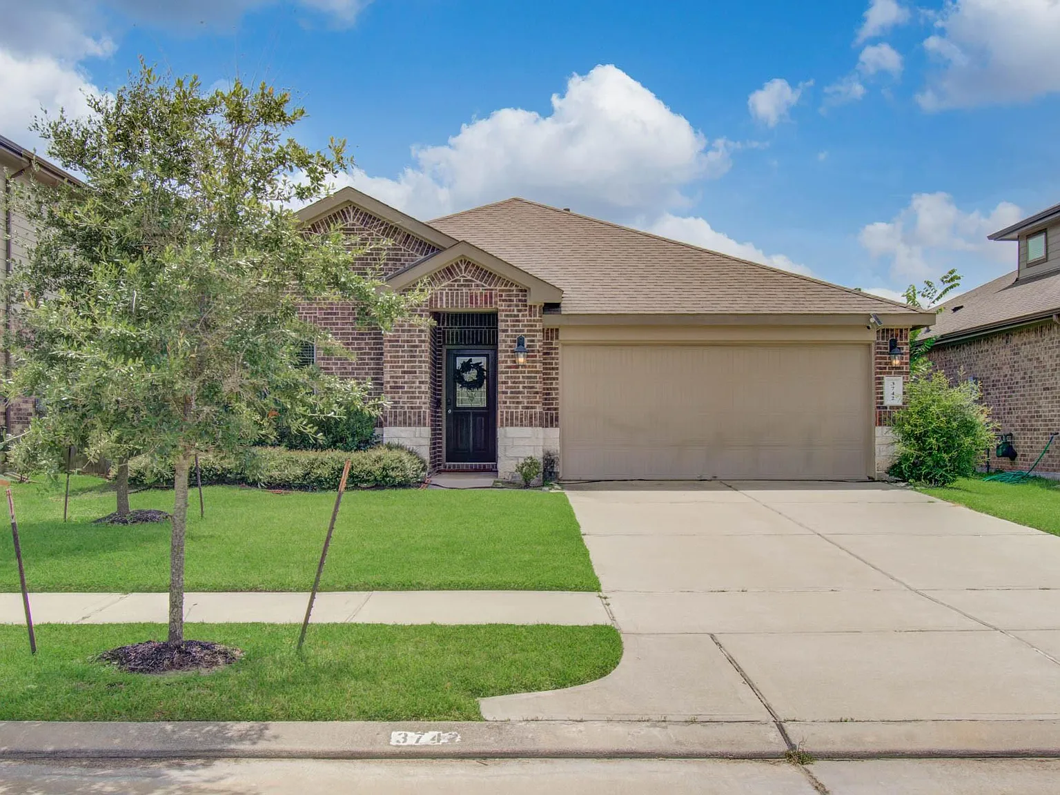4 bed, 2.0 bath, 1895 sqft, $2,400 — Photo 2