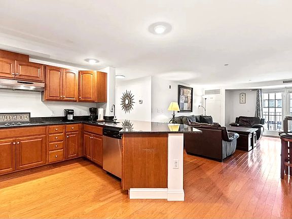 5th image of 1 E Grand Ave APT 201