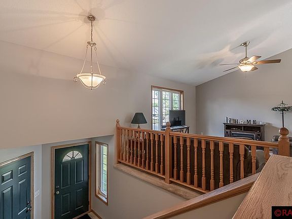 5th image of 101 Torrey Pines Dr