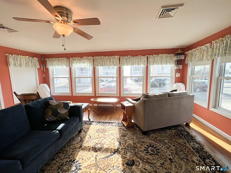 754 E Broadway — Photo 3