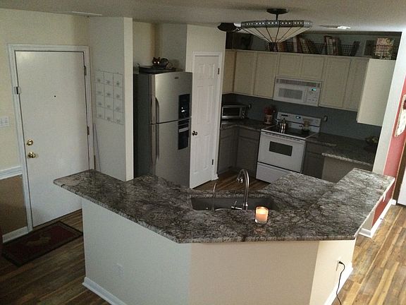 4th image of 933 Lake Front Ave