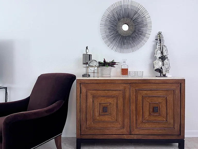 *Home is unfurnished*
*Prior tenant's furnishings*