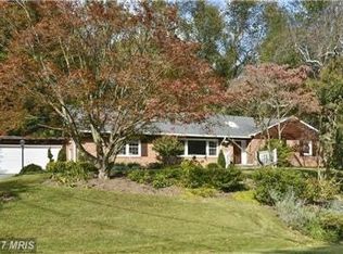 7701 Glennon Dr, Bethesda, MD 20817