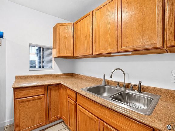 4th image of 2423 S Olivia Ave
