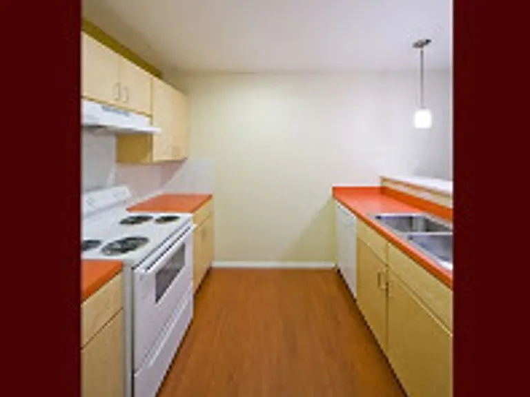 115ct - Bricklight Courtyard Apartments — Photo 12