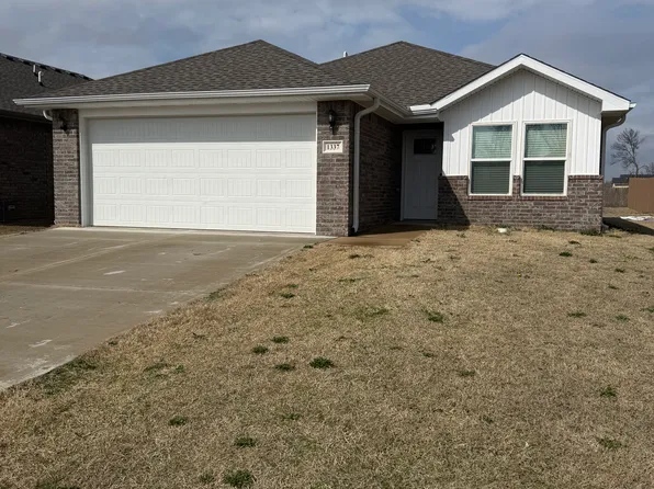 1337 Foundry Dr, Carthage, MO 64836