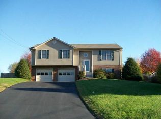 3 Windsor Ct, Johnson City, TN 37601