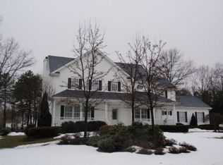 42 Ridgefield Dr, Shoreham, NY 11786