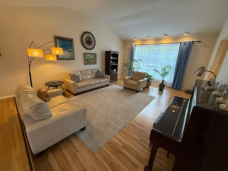 806 Warfield Ln — Photo 37