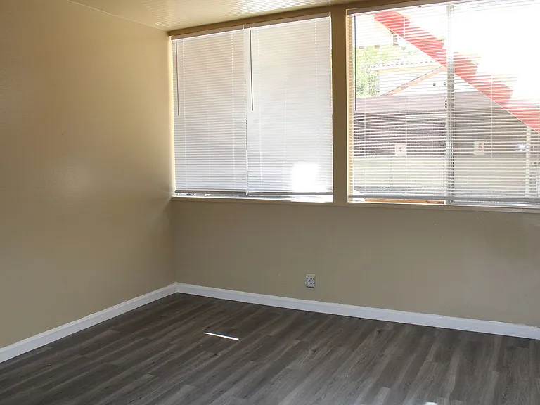 248 W Knoles Way — Photo 33