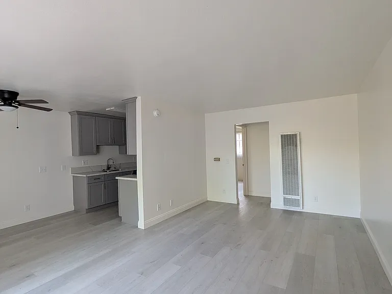 624 W Alondra Blvd #15 — Photo 6