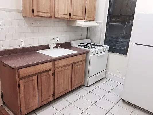 Rented by Premier Metro Realty Corp | media 19