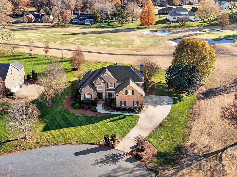 1st image of 2425 Birdie Ln NE