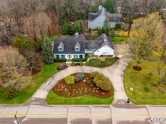 3rd image of 6515 Clearbrook Dr