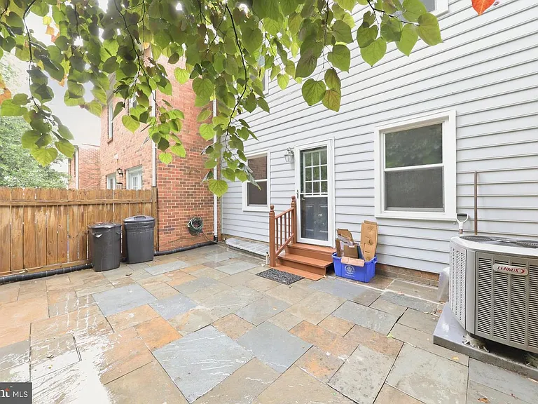 7817 Heatherton Ln — Photo 36