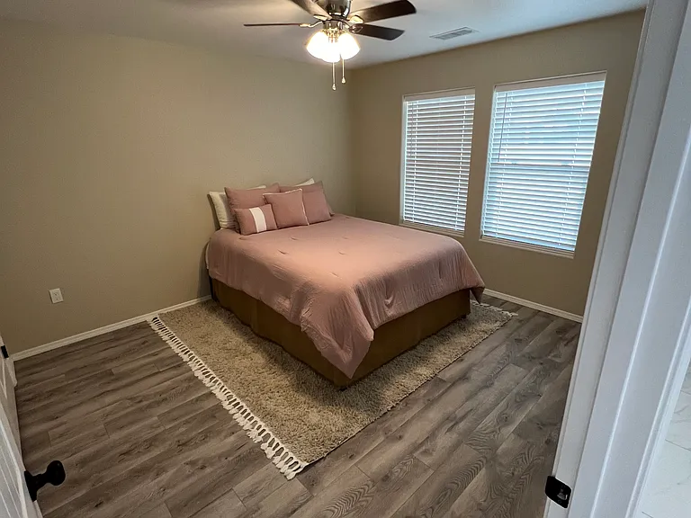 910 W Jaffa St — Photo 16