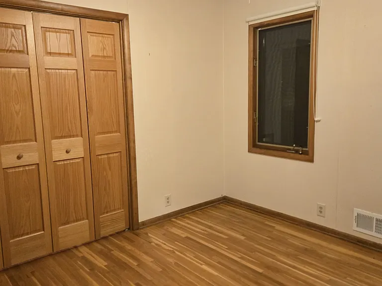 Second upstairs bedroom