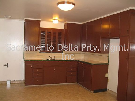 2nd image of 5327 Sandburg Dr