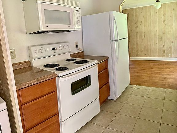 4th image of 6786 NW 57th Ave #A