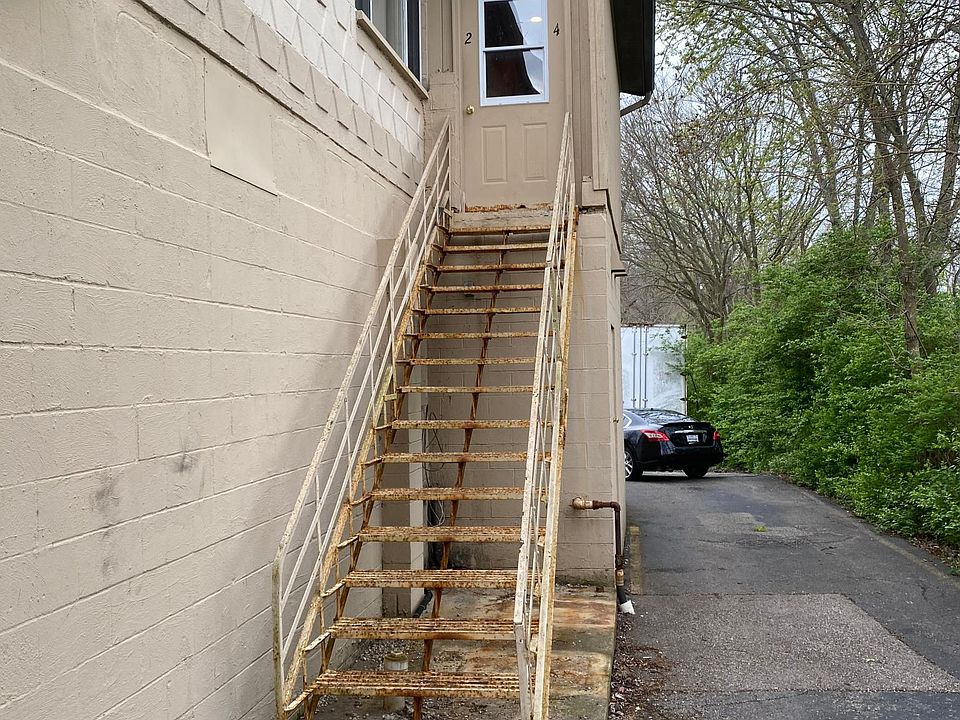 1st image of 7115 N Dixie Dr APT 4
