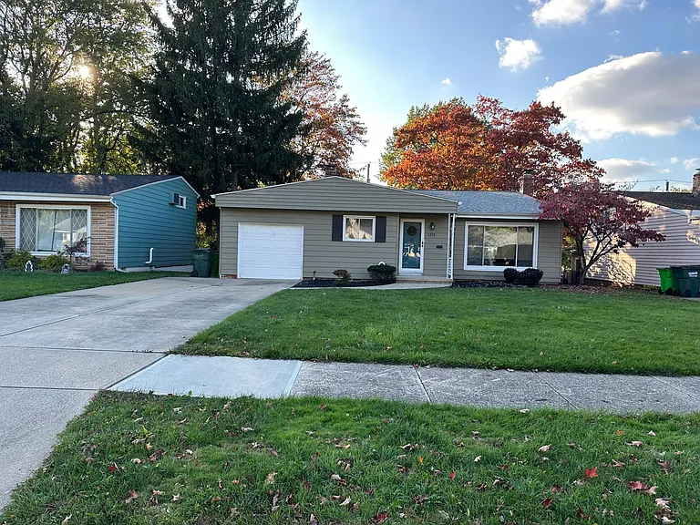 1374 Ranchland Dr — Photo 1