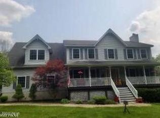 113 Fox Tail Rd, Greeley, PA 18425