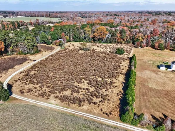 5.1 Ac Gwyn Ln, Hayes, VA 23072